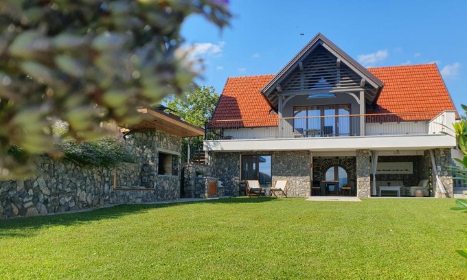 Semic House | Vineyard cottage Lan na Hribu