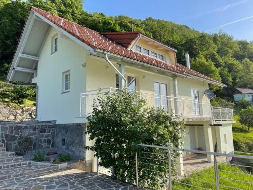 Semic House | Vineyard cottage SkyView