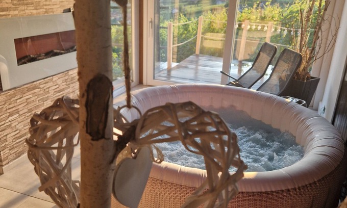 Drasici Apartment | Vineyard Getaway with a jacuzzi