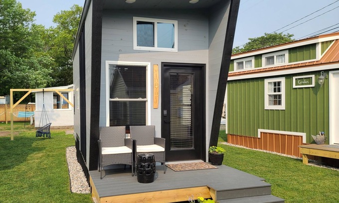 Lakeside Apartment | Vineyard House - Tiny Digs Lakeshore