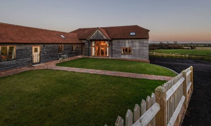 Stone in Oxney House | Vineyard View in the beautiful Tenterden