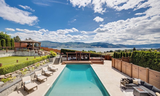 Central Okanagan Bed & Breakfast | Vineyard Views