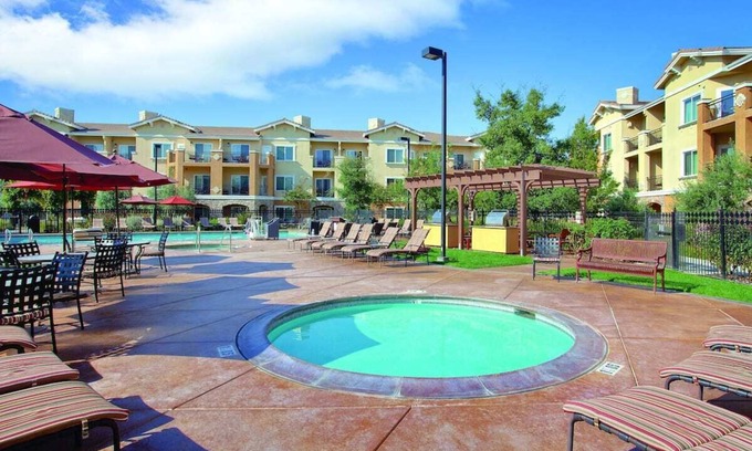 Napa Apartment | Vino Bello Studio 2 Double beds sleeps 4/kitchenette/free shuttle to Bottle Rock