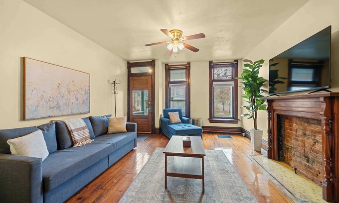 Victorian Village House | Vino & Vibes Villa Su