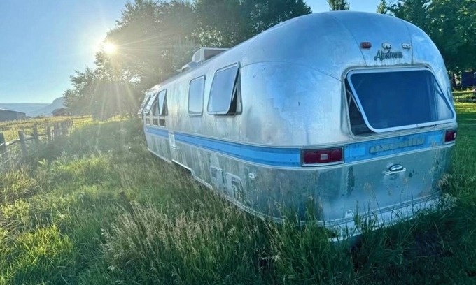 Dubois House | Vintage 1985 Excella Airstream at Arcady Ridge Ranch in Dubois, Wyoming +Wifi/AC