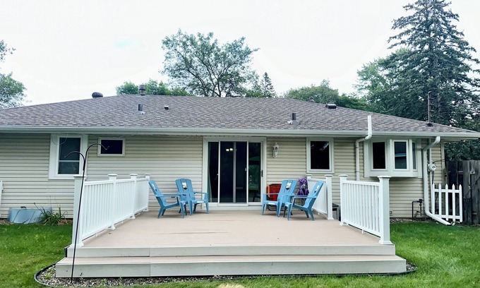Cottage Grove House | Vintage 4-bedroom house in Cottage Grove with spacious backyard and free parking