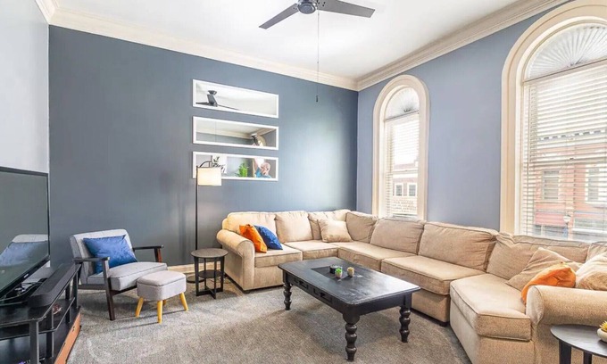 Three Rivers Apartment | Vintage Charm Apartment King Bed MITHNO55-5