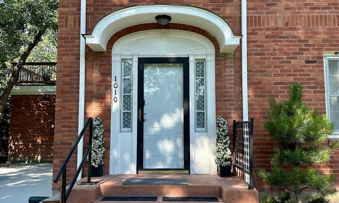 Casper House | Vintage Charm & Modern Luxe