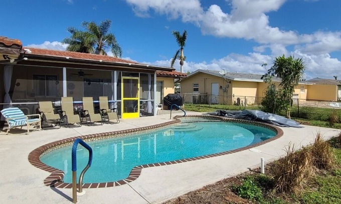 Cypress Lakes Estates House | Vintage Chic Home - Private Check In - Parking - Pool