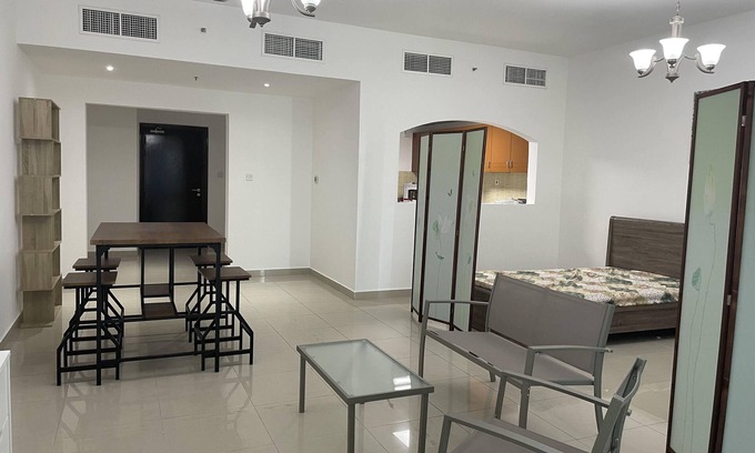 Al Barsha Apartment | VINTAGE CRAFT STAYS