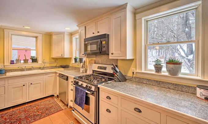 Rumford Point House | Vintage Farmhouse: Near Sunday River Ski Slopes!