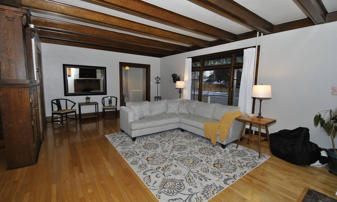 Sheridan House | Vintage Gem in the Heart of Sheridan