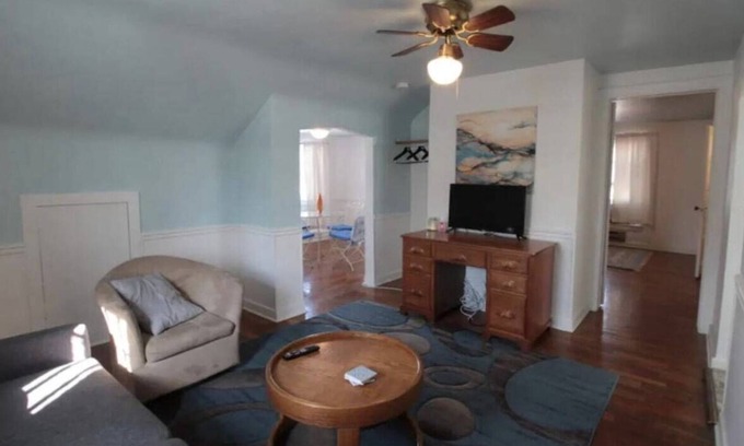 Greater South Side House | Vintage Home -7 Mins to Downtown W/wifi