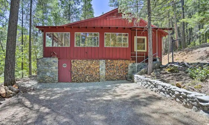 Coffee Creek Cabin | Vintage Pines Cabin- A Northern California Retreat!