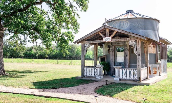 La Grange Cabin | Vintage Silo #2 | 8 Min. to Round Top | Sleeps 2