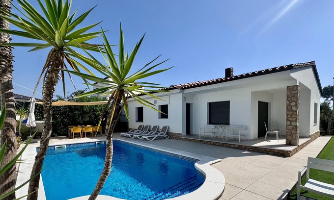 L'Escala Villa | Vinya: Holiday home for rent with private pool L´Escala