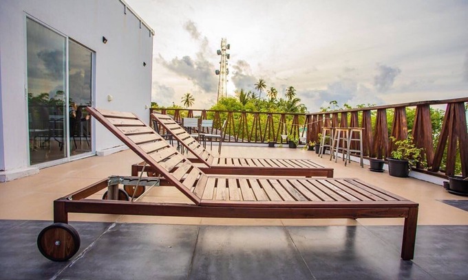 Mandhoo Hotel | VIOLET INN