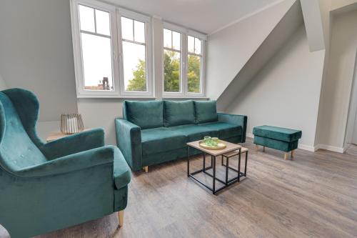 Schwedt/Oder Apartment | VIP Apartment A 64qm 4 Zi DG Wohnung klimatisiert großes Bad u Küche max 4 Gäste inklusive Schlafsofa
