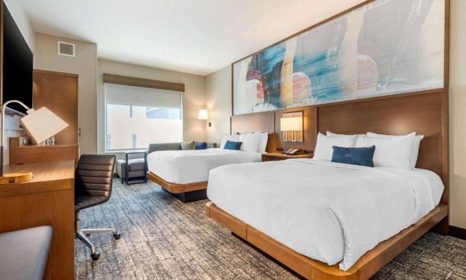 Bettendorf House | Visit our modern hotel room on your next trip to the Quad Cities