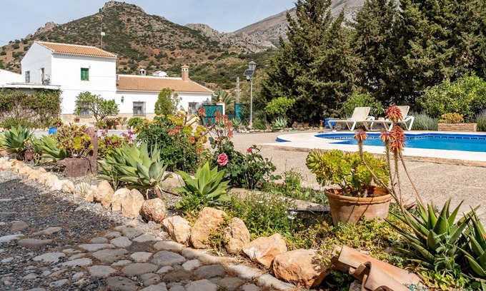 Alora House | Viso Rural Accommodation