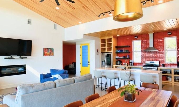 Johnson City House | Vista Azul - Beautiful Views, Pool and More!