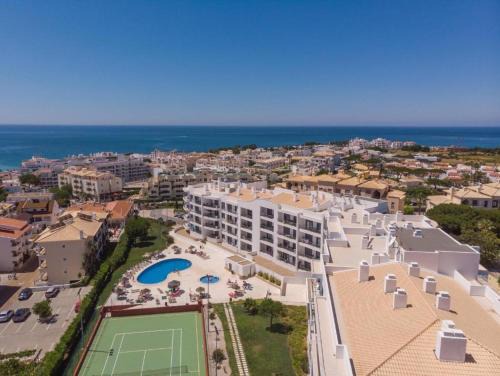 Olhos D'Agua Apartment | Vista das Ondas 208 by JS