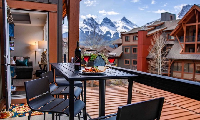 Canmore Condo | Vista Peak Hydeaway at Solara Resort