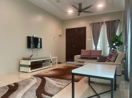 Hutan Kampung House | VISTANA INDAH HOMESTAY