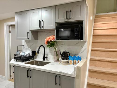 Bathurst Manor House | Vita House near Rogers Stadium and Yorkdale Shopping Center