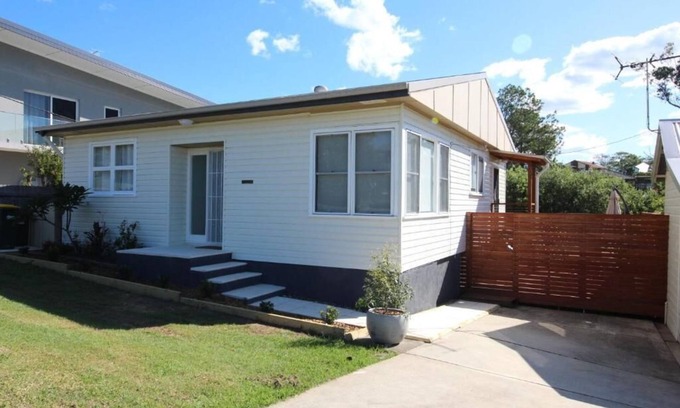 Black Head House | Vita Pacifica - 5 minutes stroll to beautiful Black Head Beach