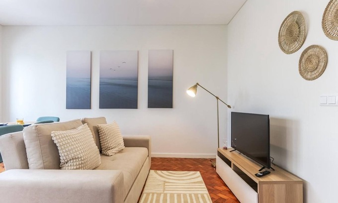 Linda-a-Velha Apartment | Vita Portucale Ajuda Delight