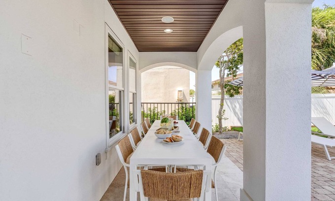 Frangista Beach Condo | Vitamin Sea by Avantstayminutes From the Beach!