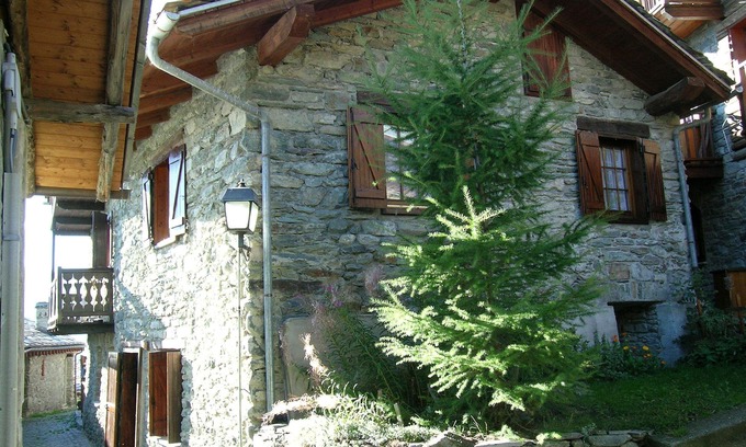 Artaz Vieu Apartment | Vittaz stone house
