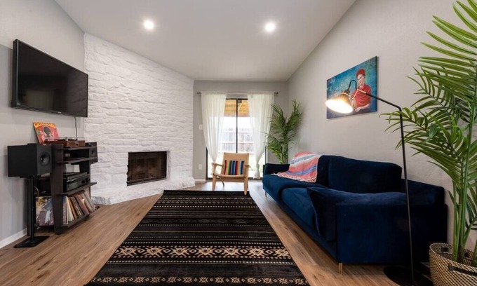 Franklin Park House | Viva La Austin! 40% Off Long Stays/Newly Renovated