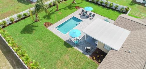 Shore Acre Heights House | Viva La Flamingo