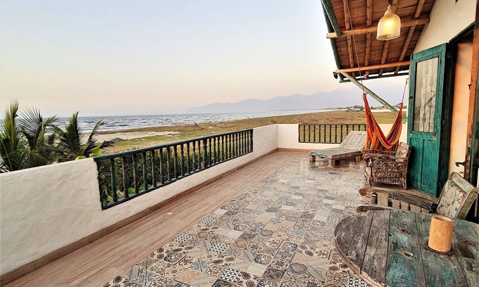 Puebloviejo House | Vive Chévere Beach: Casa Completa Frente al Mar con Experiencias Inolvidables