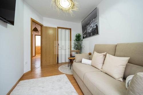 Colloto Apartment | Vive Oviedo 3 By Silastur