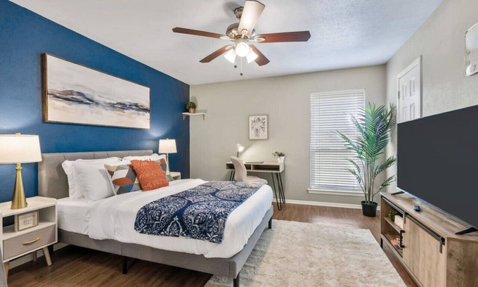 Fort Worth Apartment | Vivid 1BD: TCU Walkable, Inspiring & Restful!