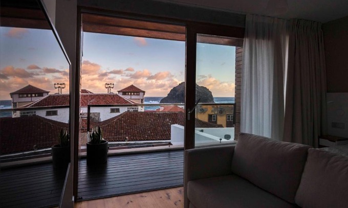 Garachico Apartment | Vivienda El Ciprés. Terraza con espectaculares vistas al Mar.