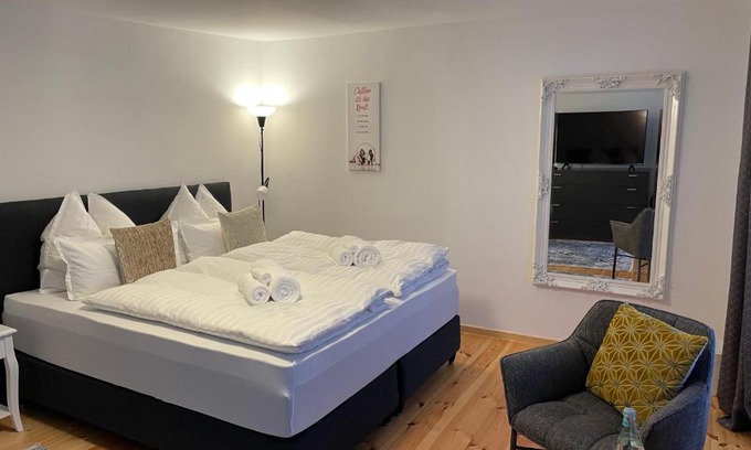 Vohenstrauss Apartment | VOH Studio MITTEN in Vohenstrauß, Smart-TV, Parkplatz
