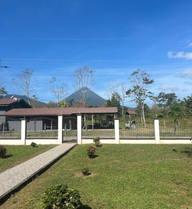 La Fortuna Apartment | Volcano Refuge House