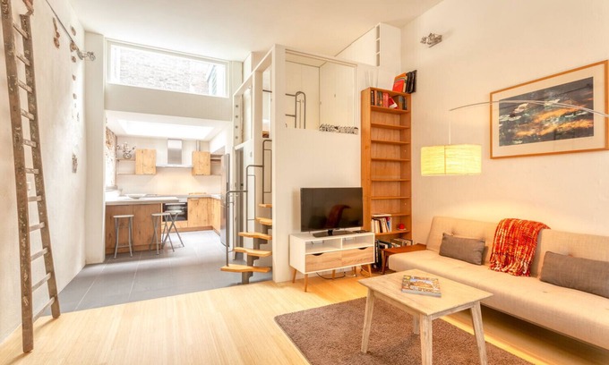 Centrum Apartment | Voldersgracht Canal Home Haarlem