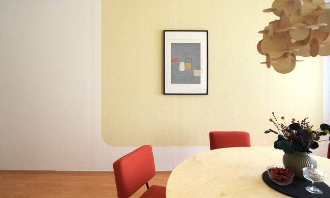 Halle Apartment | Vonbehling Boutique Apartment mit 65" TV und Designermöbeln
