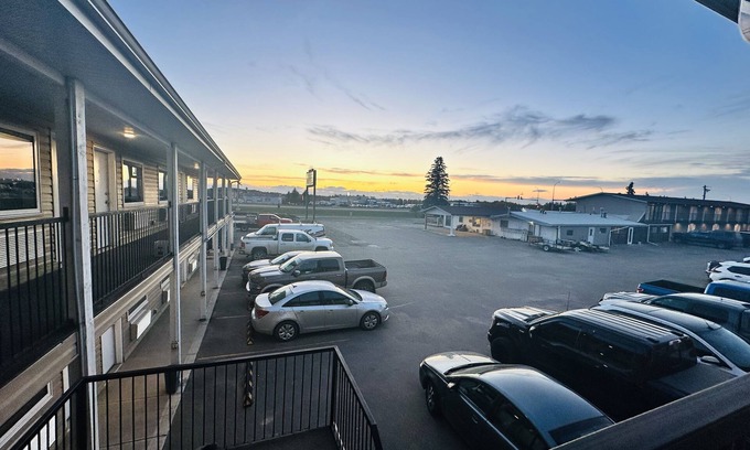 Rocky Mountain House Hotel | Voyageur Motel