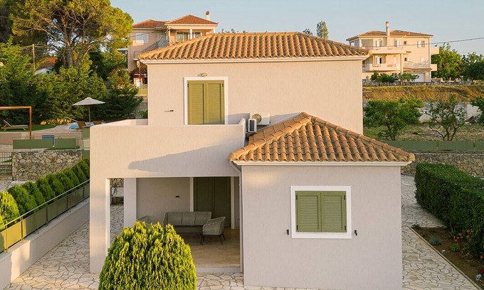 Menegata Villa | VR Villa Emelia - 2 bed 2 bath Villa with shared pool