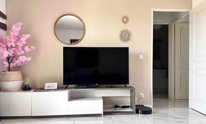 Eysines Apartment | Vrbo Property