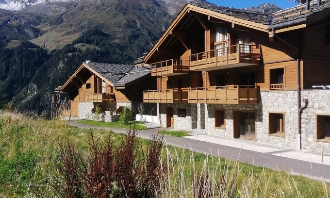 Sainte-Foy-Tarentaise Apartment | Vue Imprenable sur les Montagnes Dans Résidence Haut de Gamme