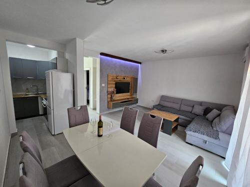 Radanovici Apartment | Vujković wine & stay