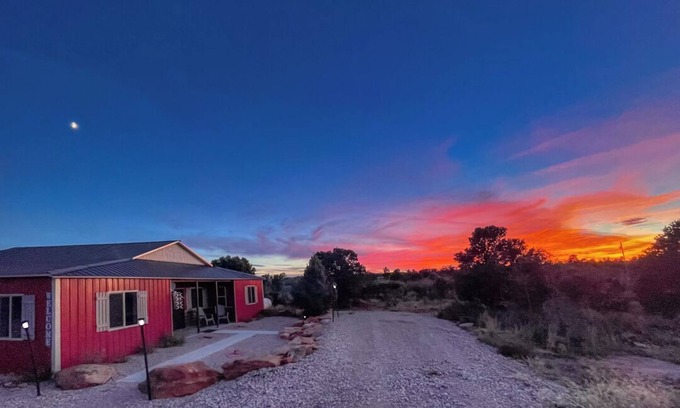 Monticello House | W-W: Pinyon View Cabin - High Speed Internet!