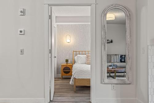 Canmore Apartment | W116 NEW! Central Canmore- Whimsical Mountain Retreat